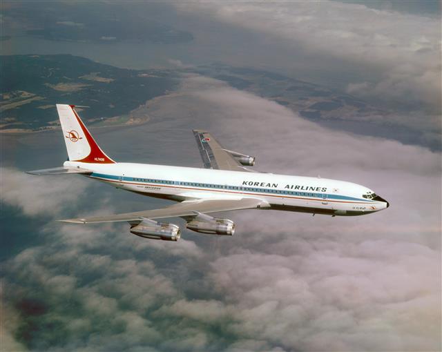 대한항공의 미주 첫 운항 항공기인 보잉 707 제트.  대한항공 제공