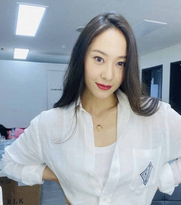 그룹 에프엑스 출신 크리스탈(정수정). 정수정 인스타그램 캡처