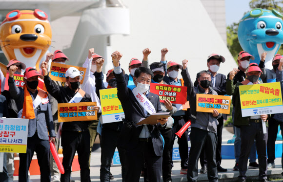 “줄도산 위기” 거리로 나선 철콘업체