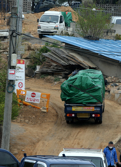 새 사저로 들어가는 이사짐