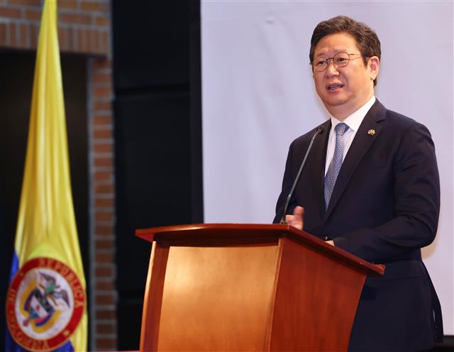 한국문학 선집 출간기념회에서 축사를 하고 있는 황희 문화체육관광부 장관. 문화체육관광부 제공