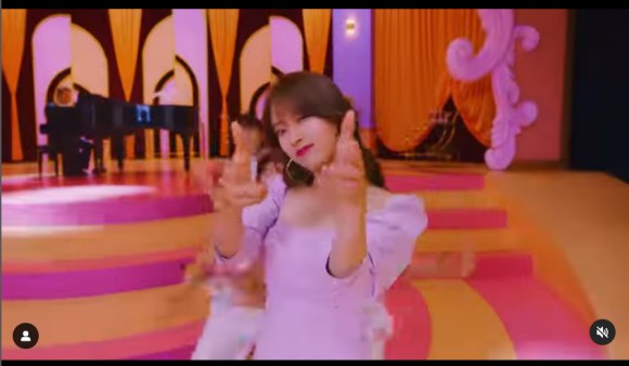 셀럽 뮤직비디오의 한 장면. 피네이션 인스타그램