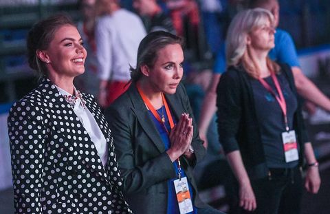 지난 21일 ‘푸틴의 연인’으로 알려진 알리나 카바예바(왼쪽)가 모스크바 VTB 아레나에서 열린 주니어 리듬체조 리허설에 나타난 모습. 카바예바 옆은 리듬체조 주니어 국가대표 감독 예카테리나 시로티나. 2022.4.22 예카테리나 시로티나 인스타그램 캡처