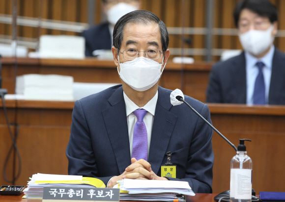 한덕수 국무총리 후보자가 25일 오전 서울 여의도 국회에서 열린 인사청문회에서 의원들의 질의에 답하고 있다.2022. 4. 25  김명국 기자