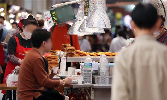 인도네시아 팜유 수출 중단…  먹거리 물가 비상
