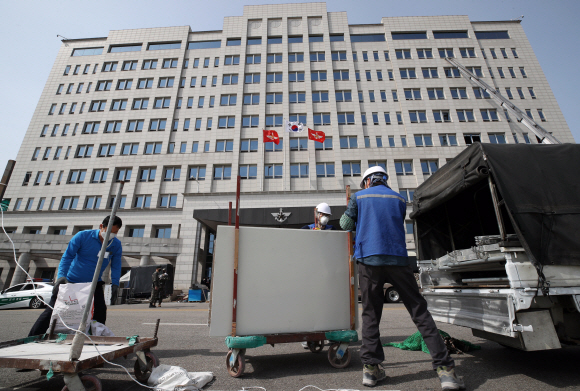 26일 오후 서울 용산구 국방부 청사 본관에서 윤석열 대통령 당선인 취임 후 집무실 준비를 위한 공사가 진행중이다.2022. 4. 26  정연호 기자