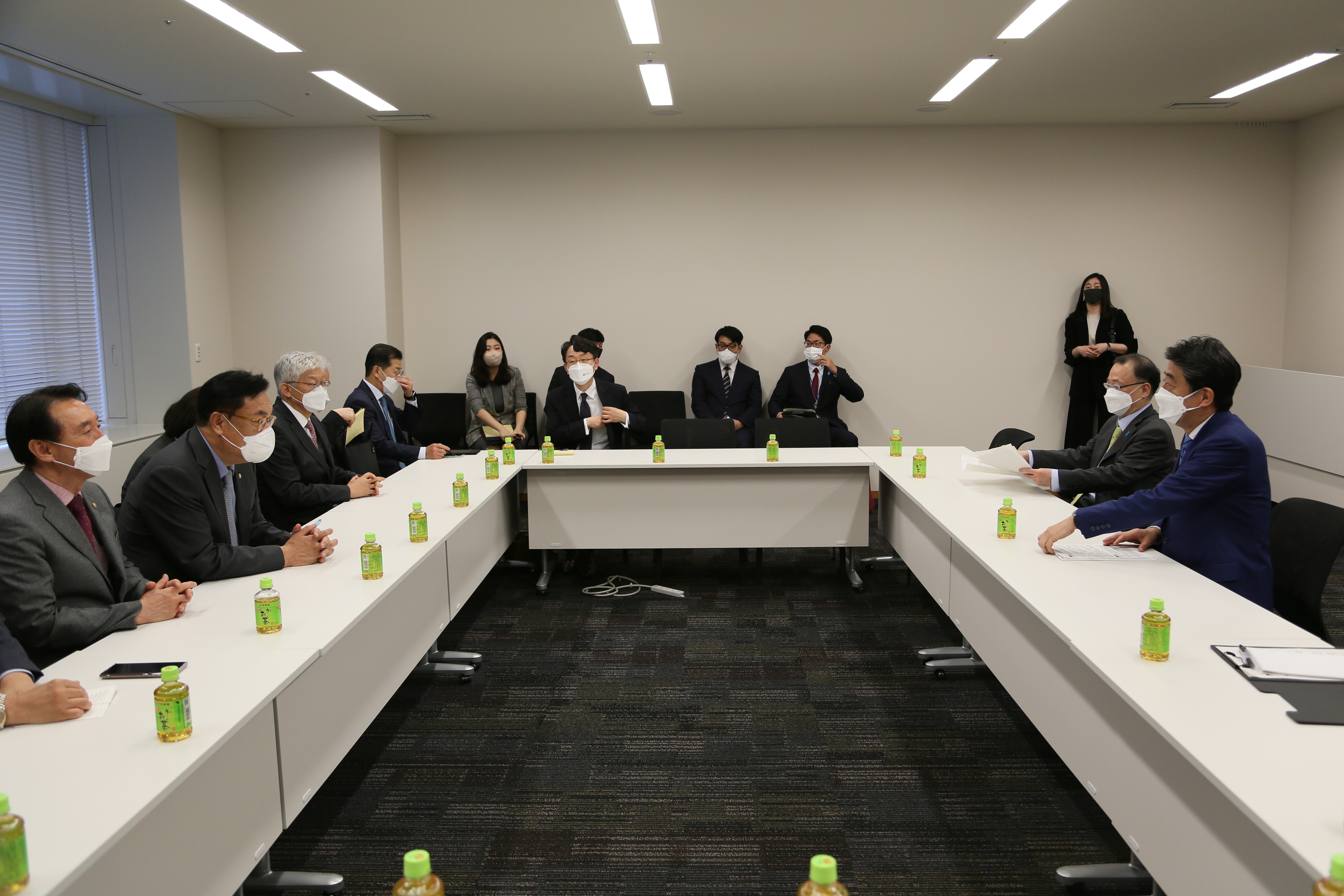 아베 전 일본 총리와 면담한 한일 정책협의대표단