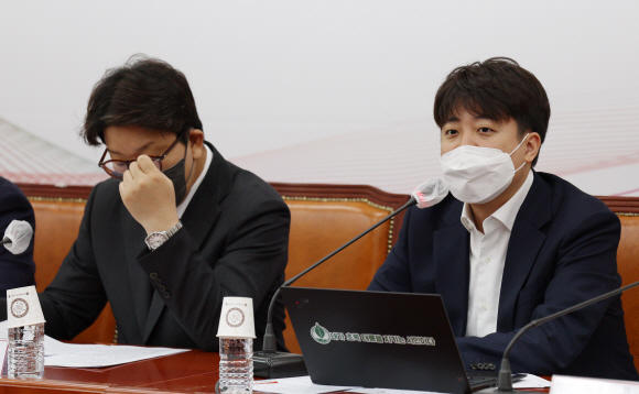 이준석 국민의힘 대표가 28일 국회에서 열린 최고위원회의에 참석, 모두발언을 하고 있다.2022. 4. 28  김명국 기자