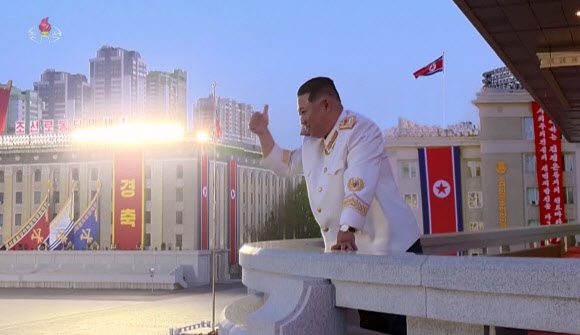 김정은 ‘엄지 척’