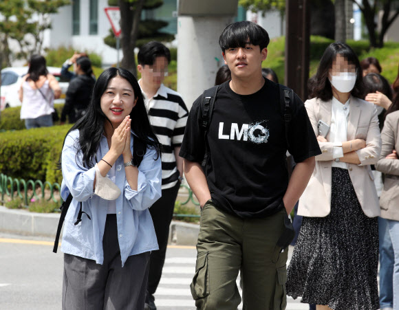 ‘야외에서 마스크 벗었어요’