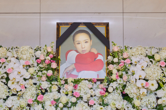 한국 영화의 큰 별 故 강수연의 빈소가 8일 삼성서울병원 장례식장에 차려져있다. 사진=故 강수연 배우 장례위원회