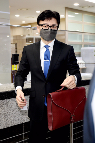 한동훈 법무부 장관 후보자가 9일 오전 인사청문회에 출석하기 위해 국회로 들어서고 있다. 2022. 5. 9  김명국 기자