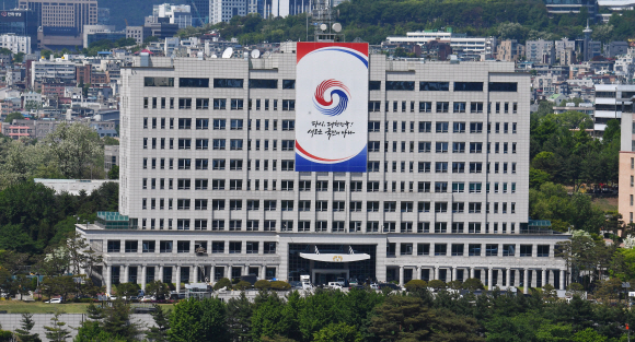 제20대 대통령 취임을 하루 앞둔 9일 대통령 집무실이 들어설 서울 용산구 국방부 청사가 분주하다. 2022.5.9  안주영 전문기자