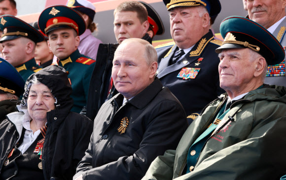 ‘승리의 날’ 열병식 참석한 푸틴