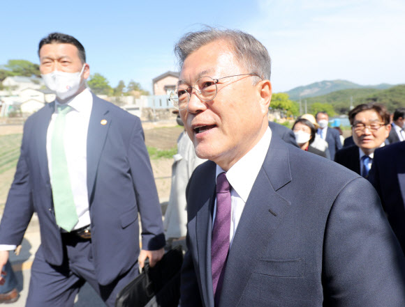 평산마을 도착한 문재인 전 대통령