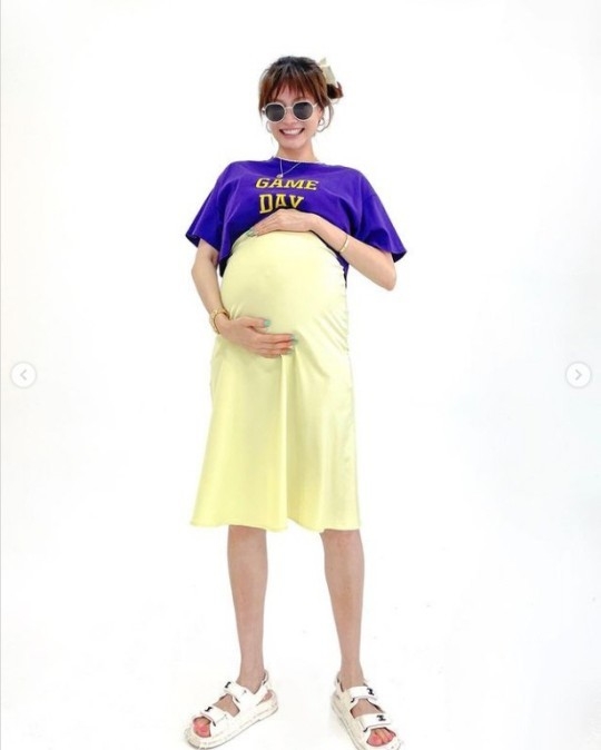 방송인 양미라가 임신 30주 사진을 공개했다. SNS 캡처