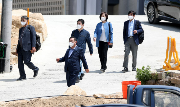 평산마을 찾은 김태년·유은혜