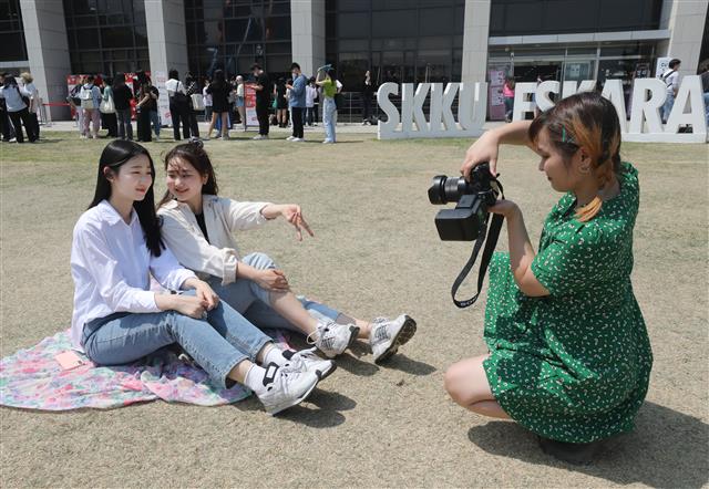 사진으로 남기는 3년만의 대학 축제