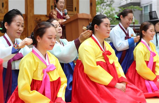 성년이 되었음을 알립니다