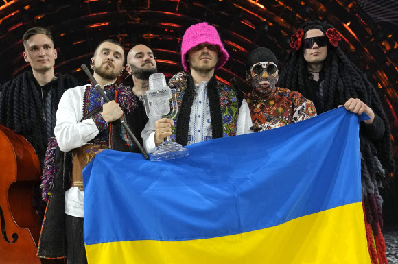 ‘유로비전 2022’ 우승한 우크라이나 힙합 밴드 칼루시 오케스트라