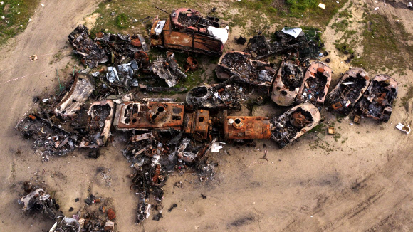 키이우 인근에 방치된 러시아군 탱크와 차량 잔해