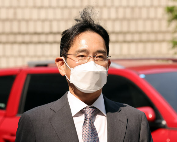 법정 향하는 이재용 부회장