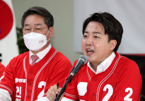 중앙선대위 인천 현장 회의에서 발언하는 이준석 상임선대위원장