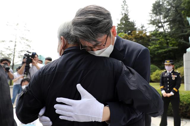 ‘화해의 포옹’