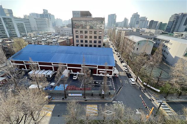 수도권 주거단지 인근에 위치한 쿠팡의 물류센터. 서울신문 DB