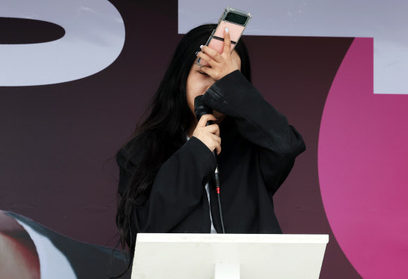 눈물 닦는 정유라