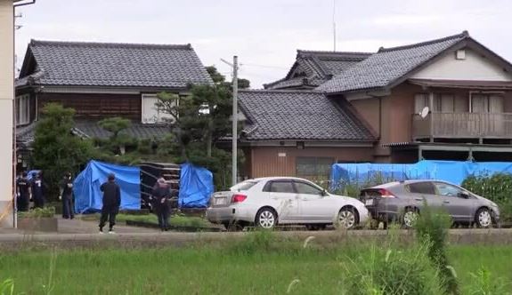 86세 할아버지가 16세 손녀를 살해한 일본 후쿠이현 후쿠이시 사건 현장에서 경찰이 감식을 하고 있다. 후쿠이TV 화면 캡처