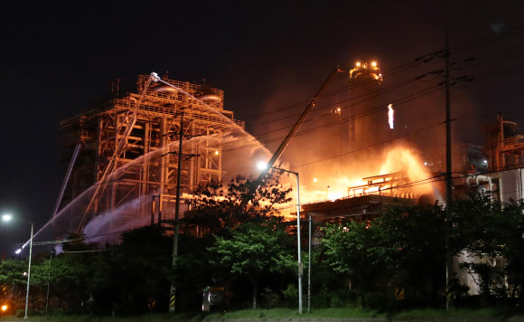 꺼지지 않는 에쓰오일 화재