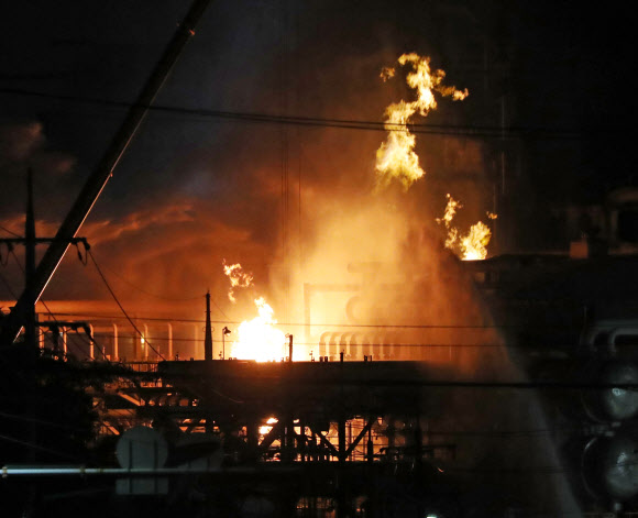 불길 치솟는 에쓰오일 폭발 화재 현장