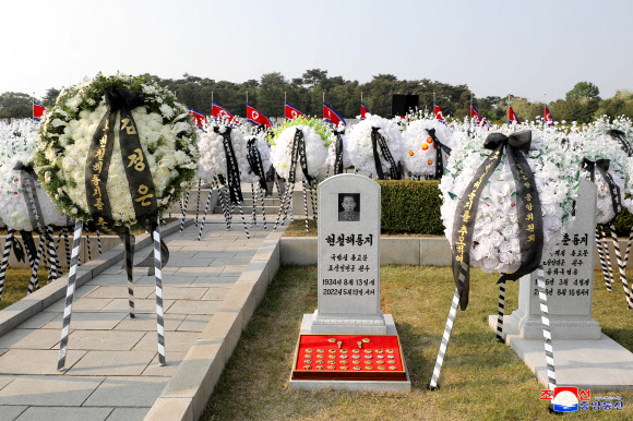 북한 김정은, 현철해 마지막 길 ‘직접 운구’로 배웅