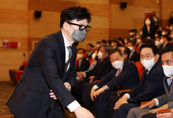 총리 취임식 참석한 한동훈 장관