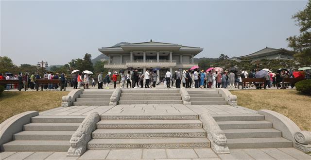 청와대 영빈관 입장을 위한 긴 줄