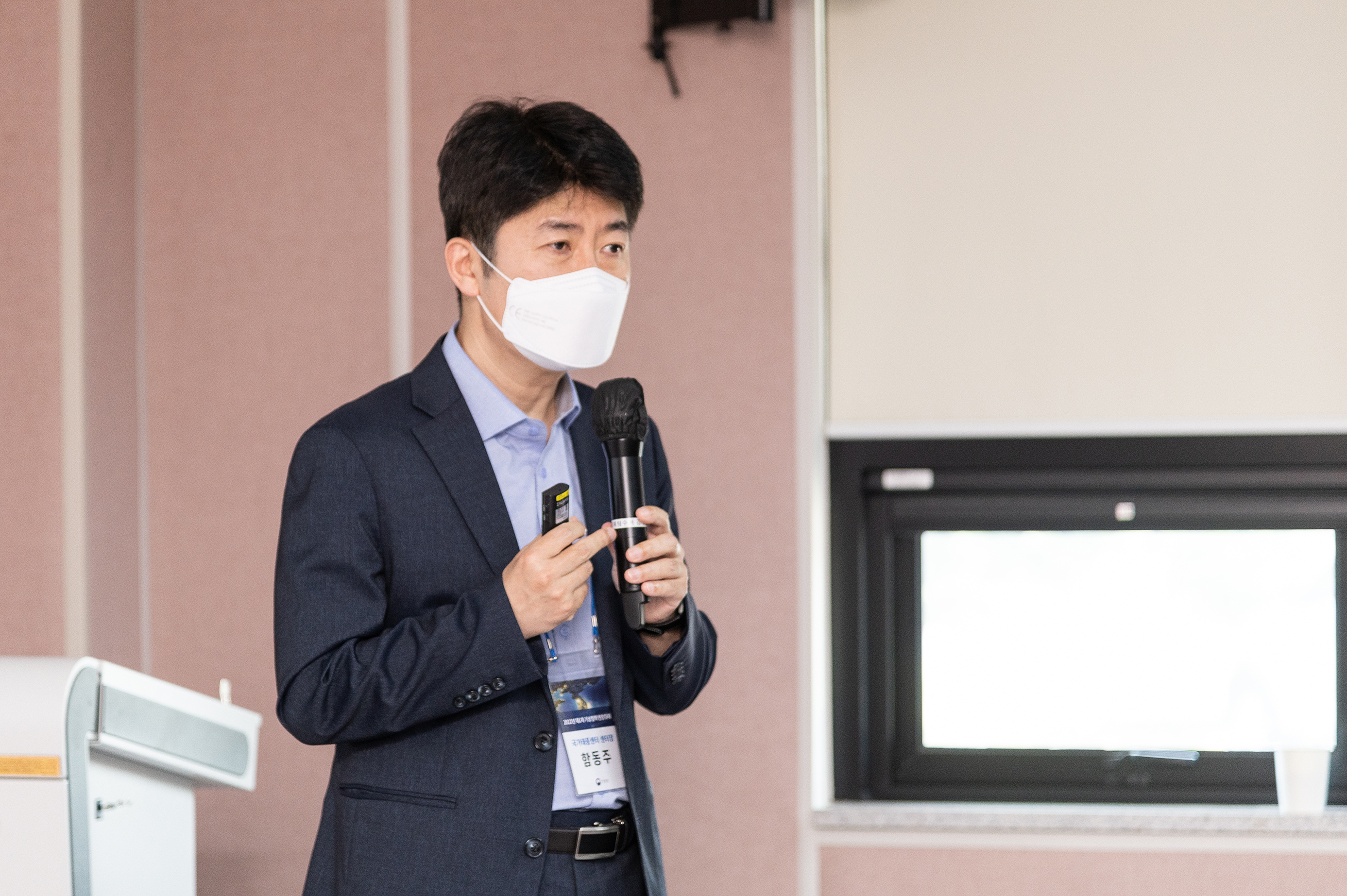 함동주 기상청 국가태풍센터장이 지난 25일 제주 서귀포시 남원읍 국가태풍센터에서 열린 기자간담회에서 발언하고 있다. 기상청 제공