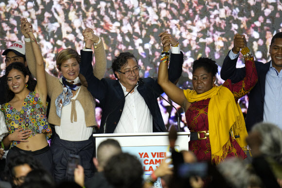 콜롬비아 대선 1차 투표… 좌파 후보 페트로 득표율 1위 