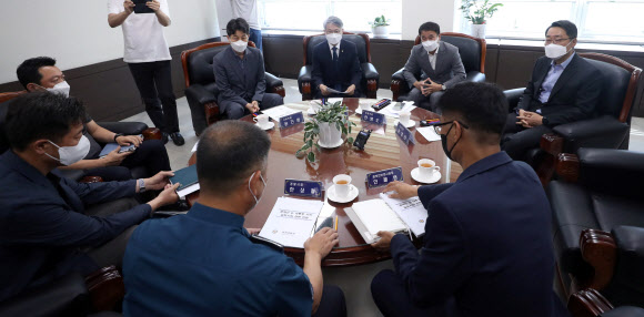 민주당, 양산경찰서 항의 방문