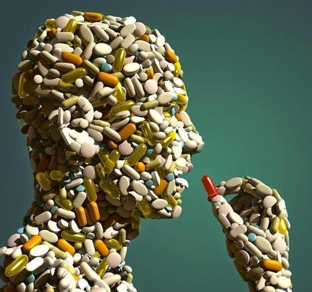 약물에 의존하게 된 인체의 이미지를 알약으로 형상화한 모습. 사월의책 제공