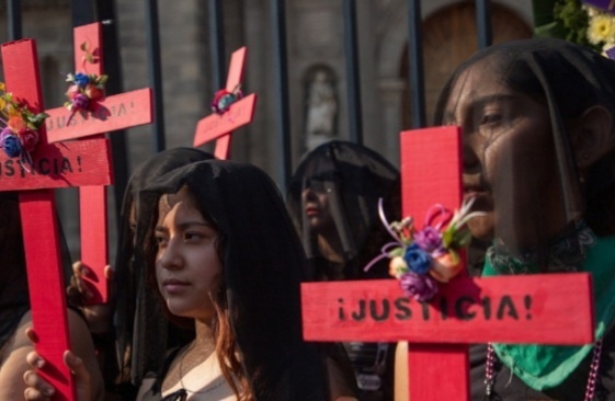지난 5월 늘어나는 여성 실종과 피살에 항의하는 멕시코 시위대. EPA 연합뉴스