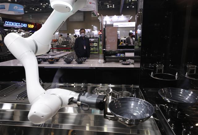 로봇이 만드는 음식