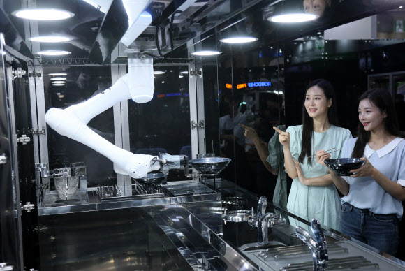 ‘쿡세프’가 전담하는 미래의 주방혁신