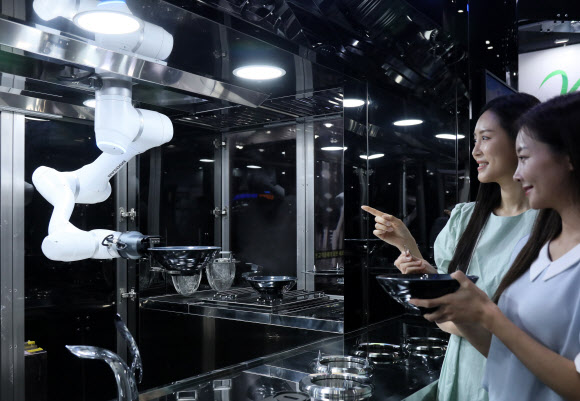 ‘쿡세프’가 전담하는 미래의 주방혁신