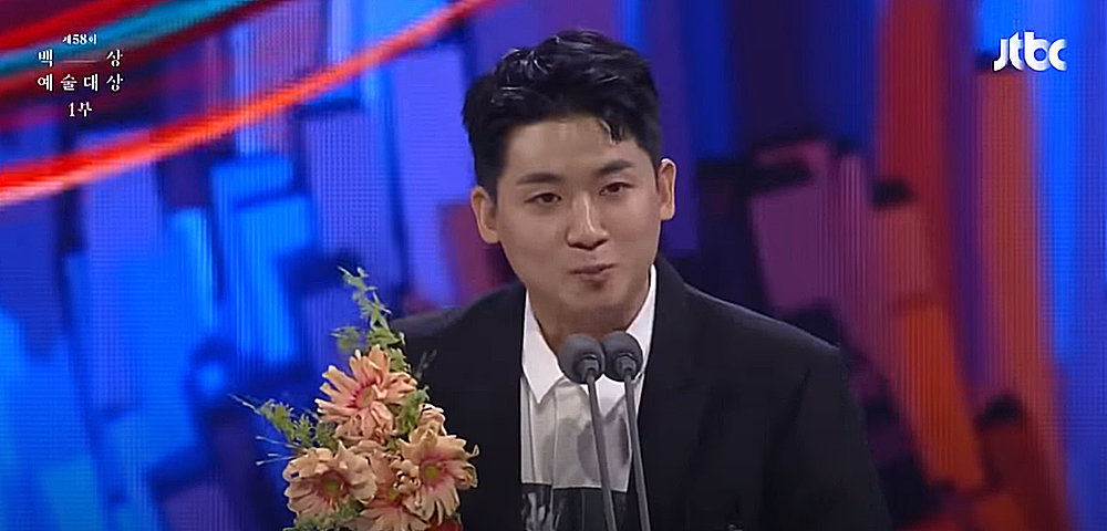 배우 조현철씨가 지난달 6일 열린 백상예술대상에서 수상소감을 밝히고 있다. JTBC 방송화면