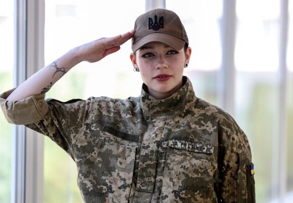 K-POP 팬, 요리사에서 군인이 된 우크라이나인 사샤