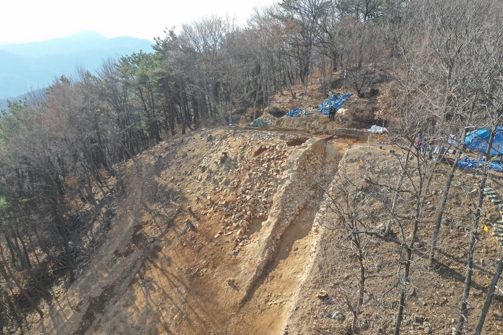 경남도 문화재로 지정된 함안 안곡산성 발굴조사 현장