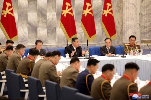 북한 김정은, 당 중앙군사위 확대회의 주재…군사노선·국방정책 토의