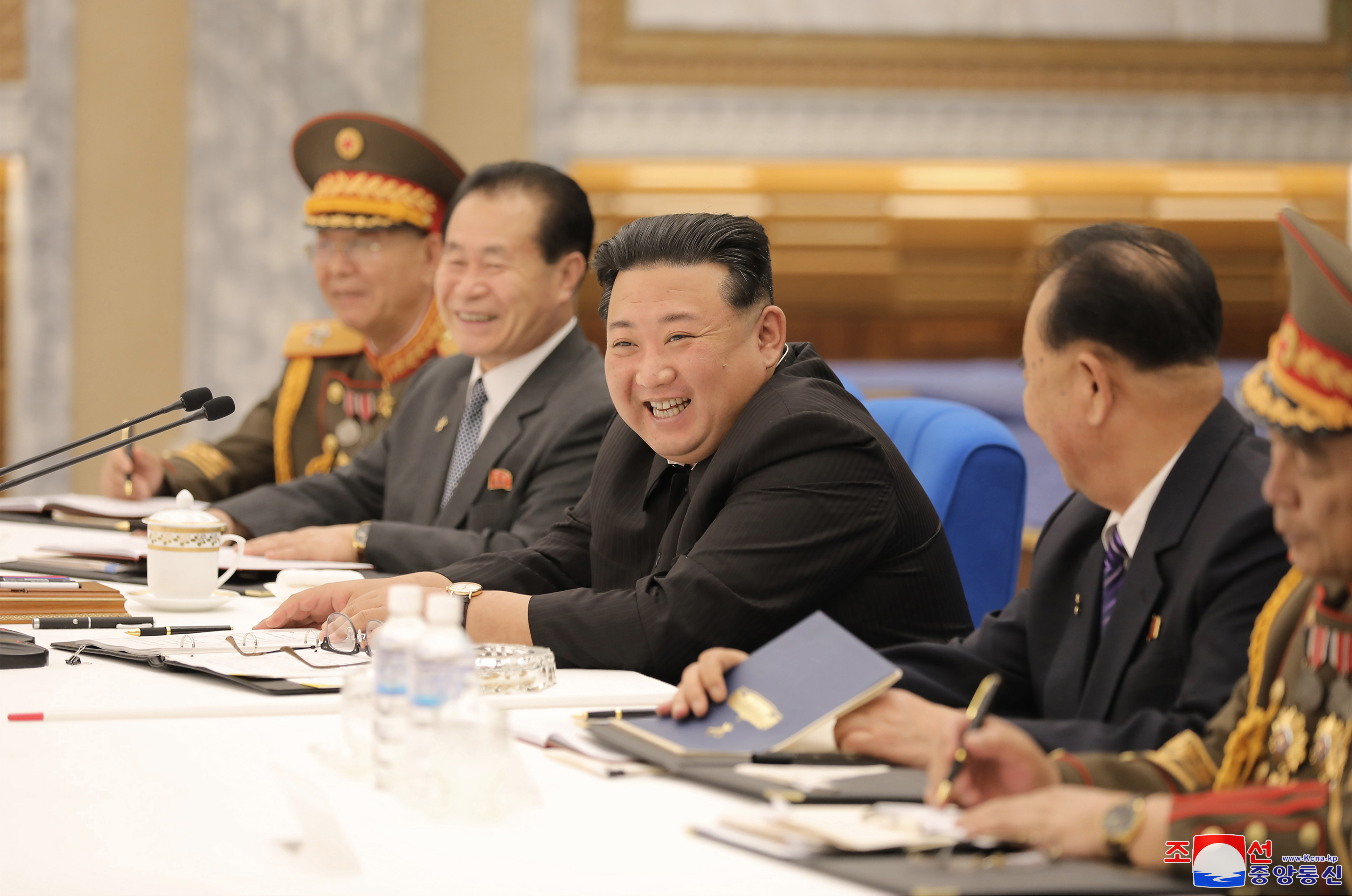 북한 김정은, 이틀째 당 중앙군사위…“전방부대 작전임무 추가ㆍ작전계획 수정”