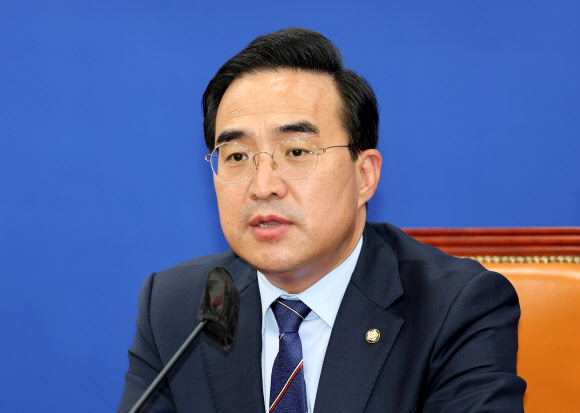 박홍근 더불어민주당 원내대표 겸 동물복지국회포럼 공동 대표.